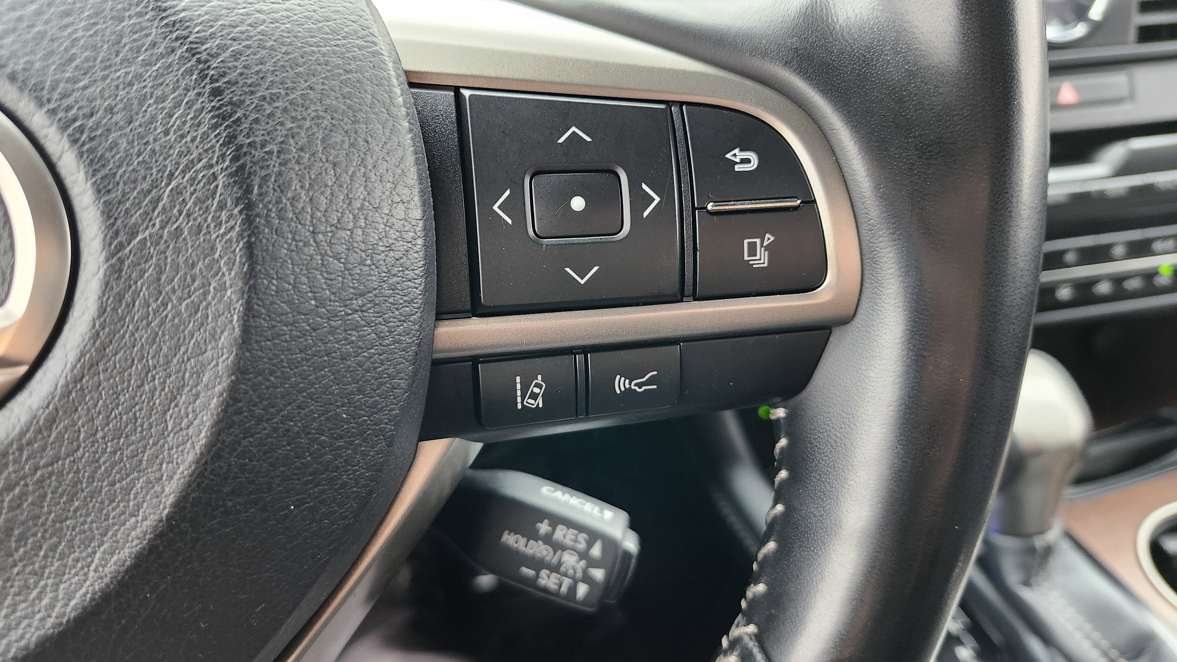 Used 2022 Lexus RX 450hL AWD w/ Premium Package image 41