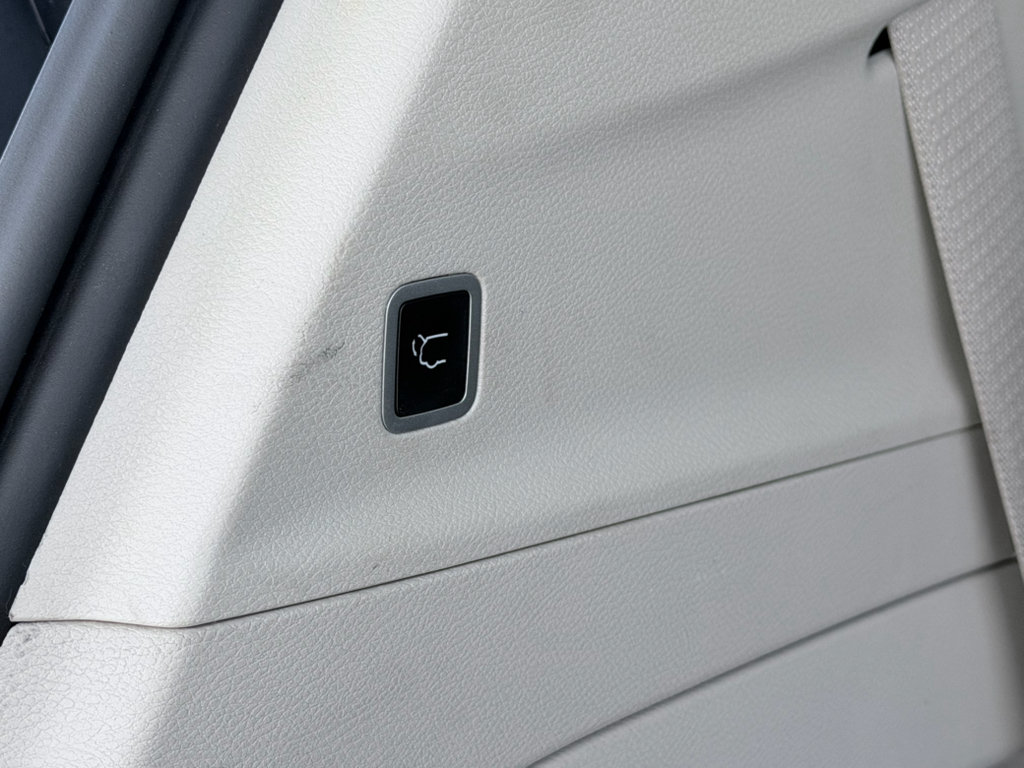 Used 2024 Chrysler Pacifica Touring-L FWD image 10
