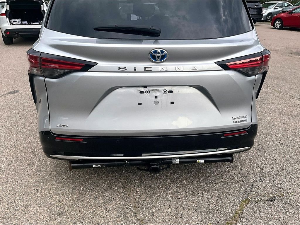 Used 2023 Toyota Sienna Limited AWD/4WD image 7