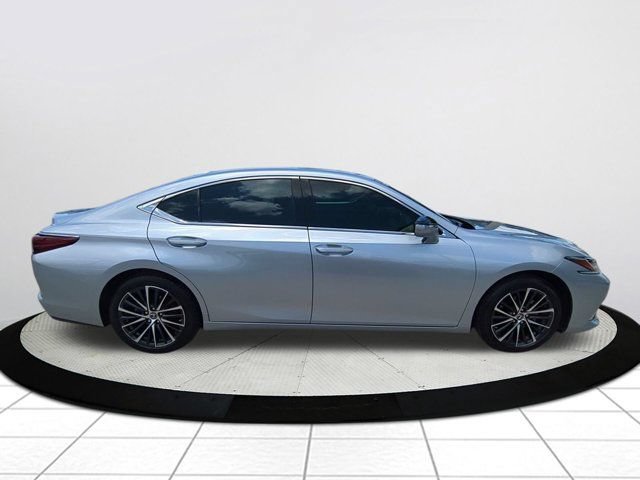 Used 2025 Lexus ES 350 w/ Premium Package FWD image 2