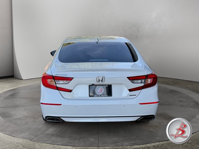 Used 2018 Honda Accord Touring image 6