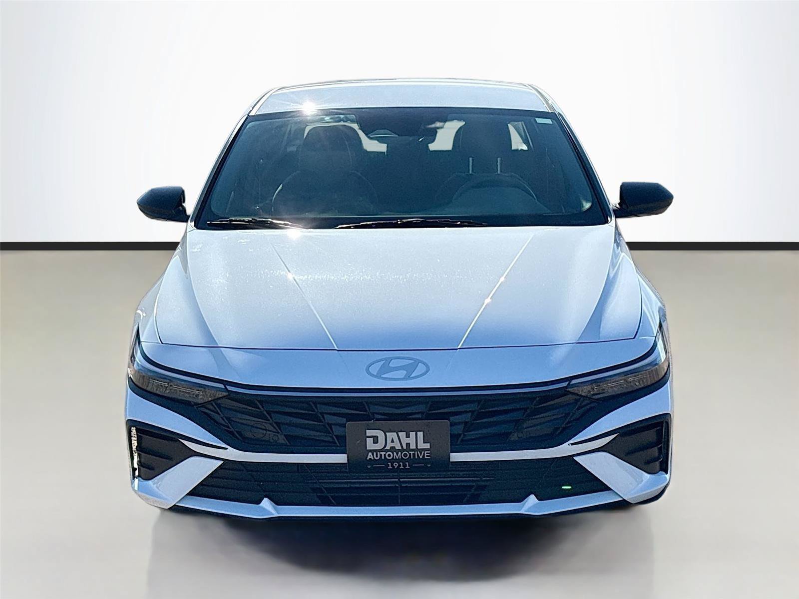Certified 2025 Hyundai Elantra Sport FWD image 3