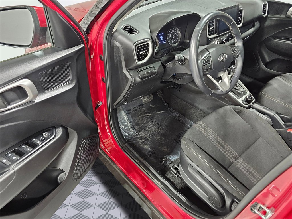 Used 2022 Hyundai Venue SEL image 20