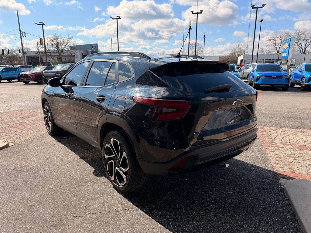 Used 2024 Chevrolet Trax RS w/ Sunroof Package image 5