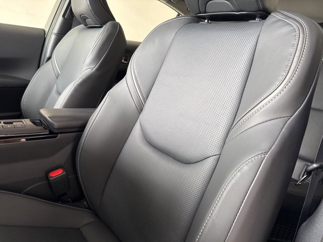 Used 2025 Toyota Prius LE image 20