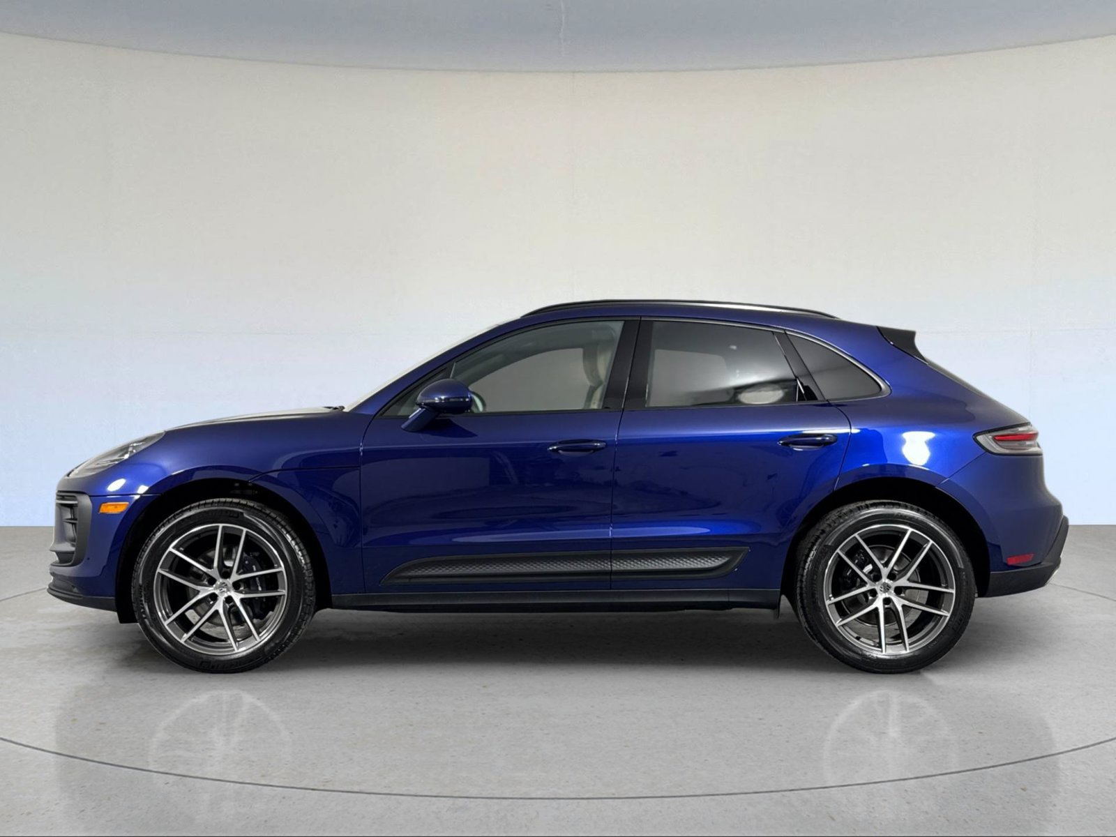 Certified 2026 Porsche Macan AWD/4WD image 2