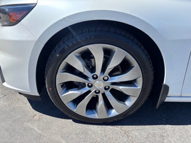 Used 2016 Chevrolet Malibu Premier w/ Driver Confidence Package FWD image 9