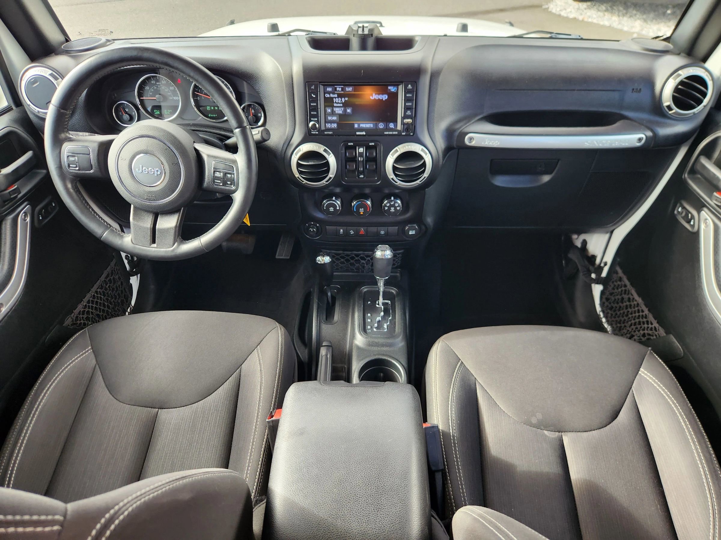 Used 2018 Jeep Wrangler Unlimited Sahara image 2