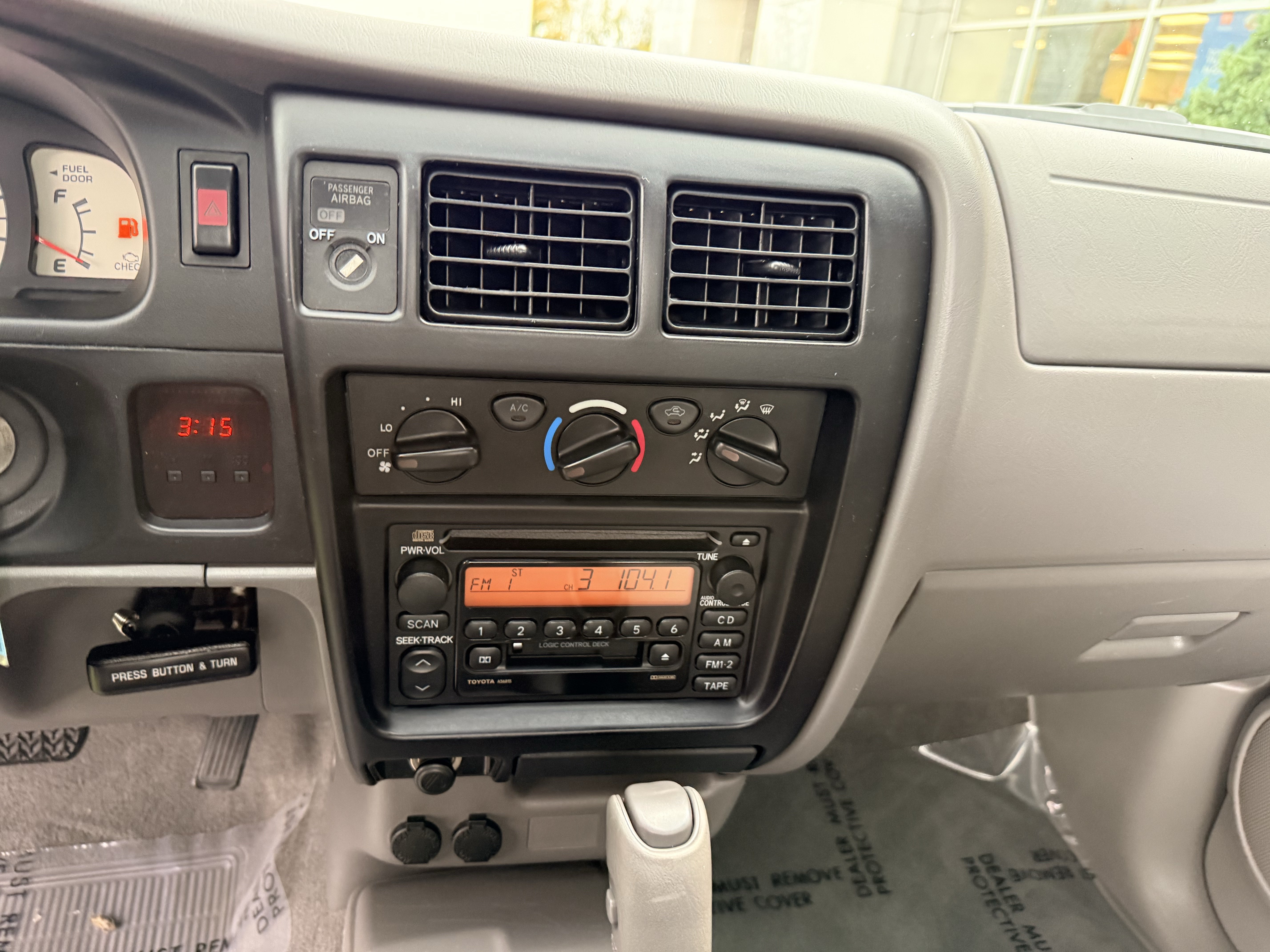 Used 2004 Toyota Tacoma 4x4 Regular Cab image 9