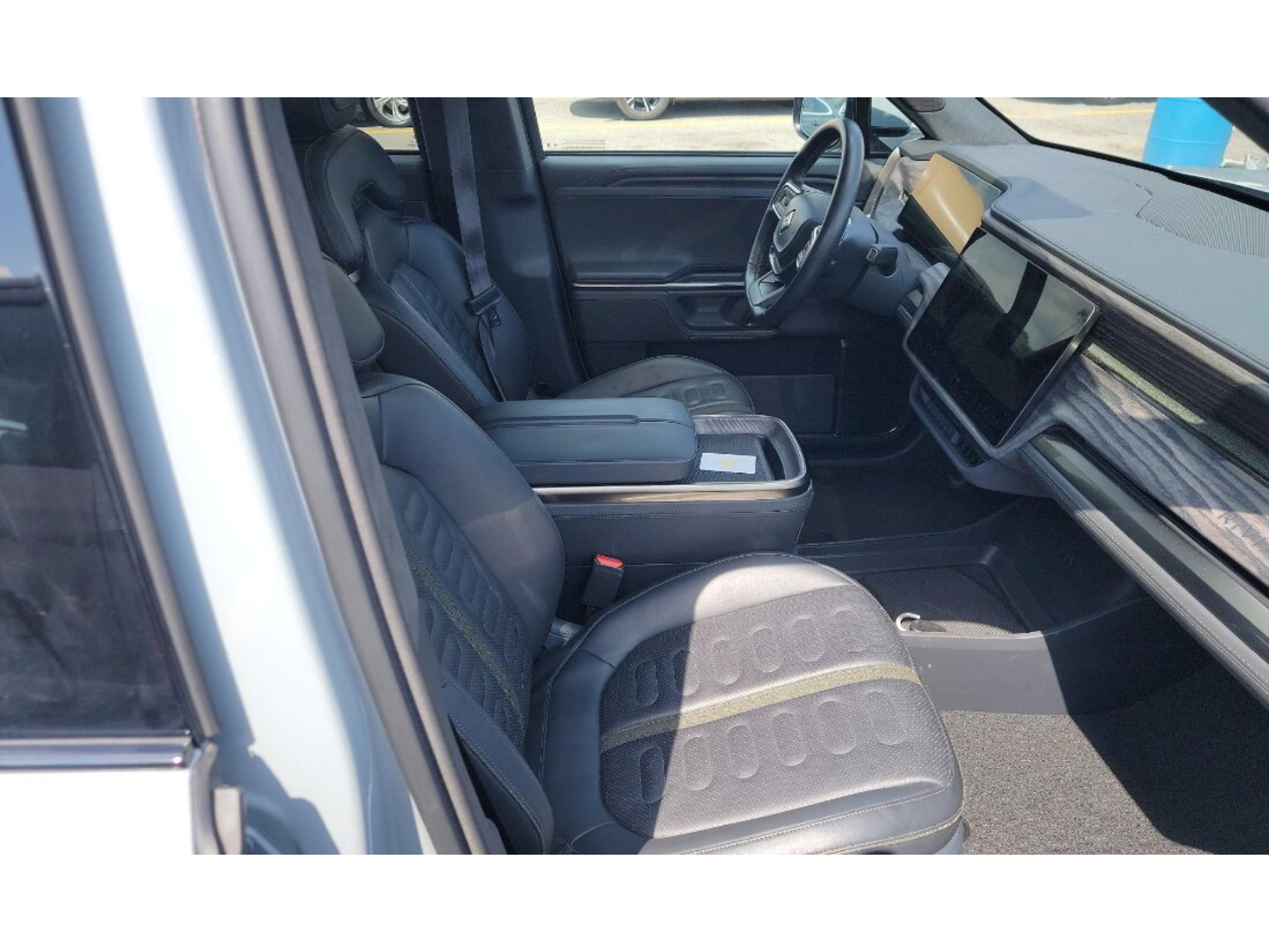 Used 2022 Rivian R1T Adventure AWD/4WD image 3