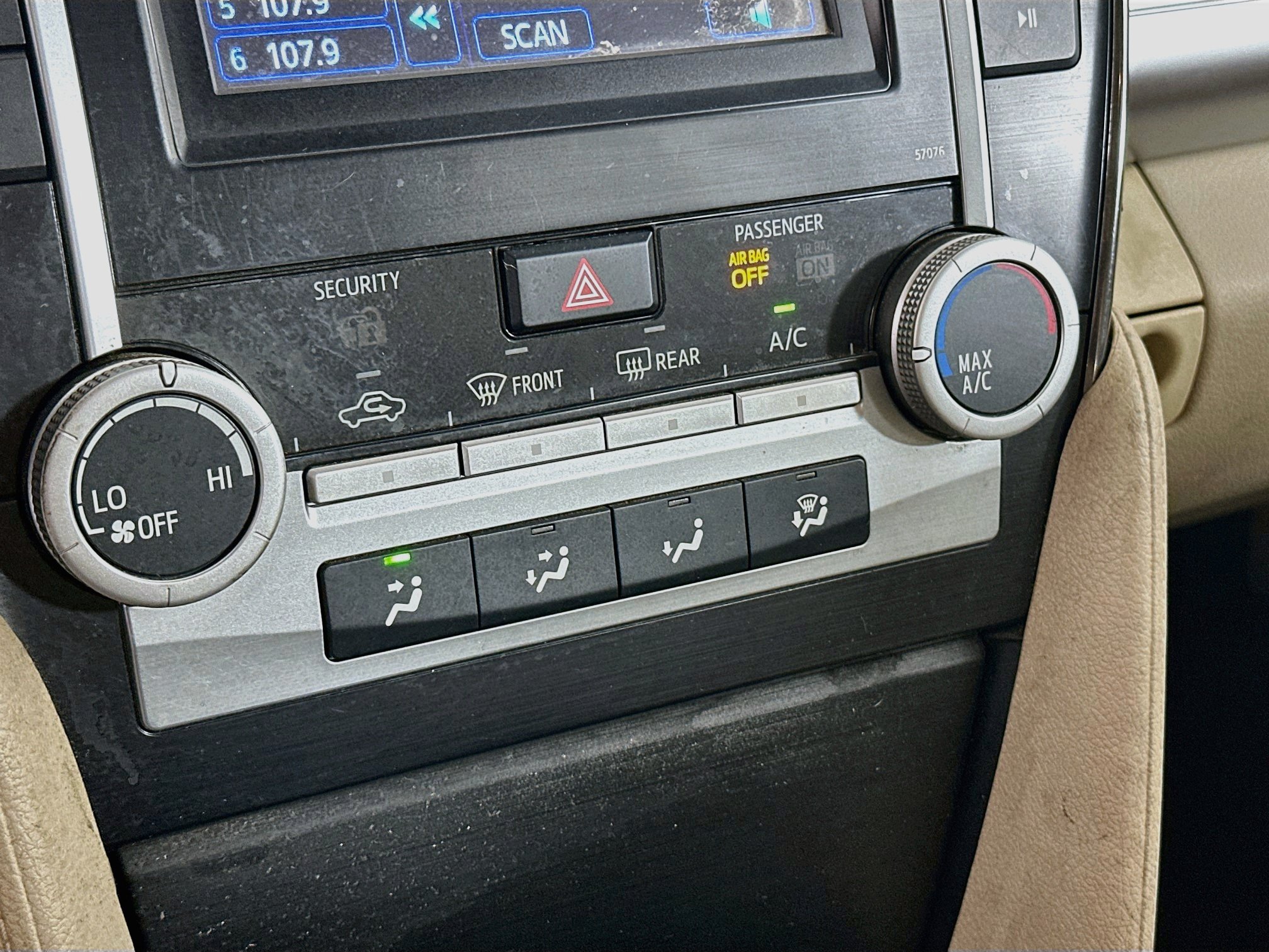 Used 2013 Toyota Camry LE FWD image 22