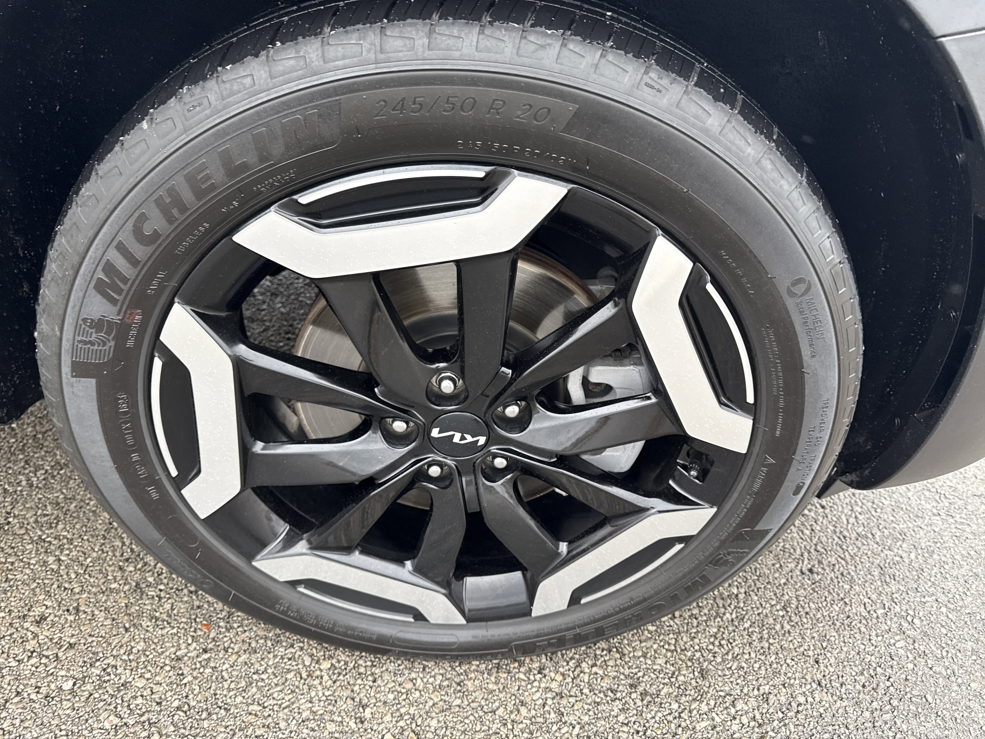 Used 2023 Kia Telluride EX w/ EX Captain's Chair Package image 9