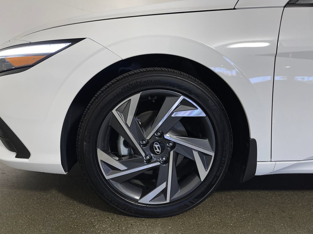 Certified 2025 Hyundai Elantra Sport FWD image 11