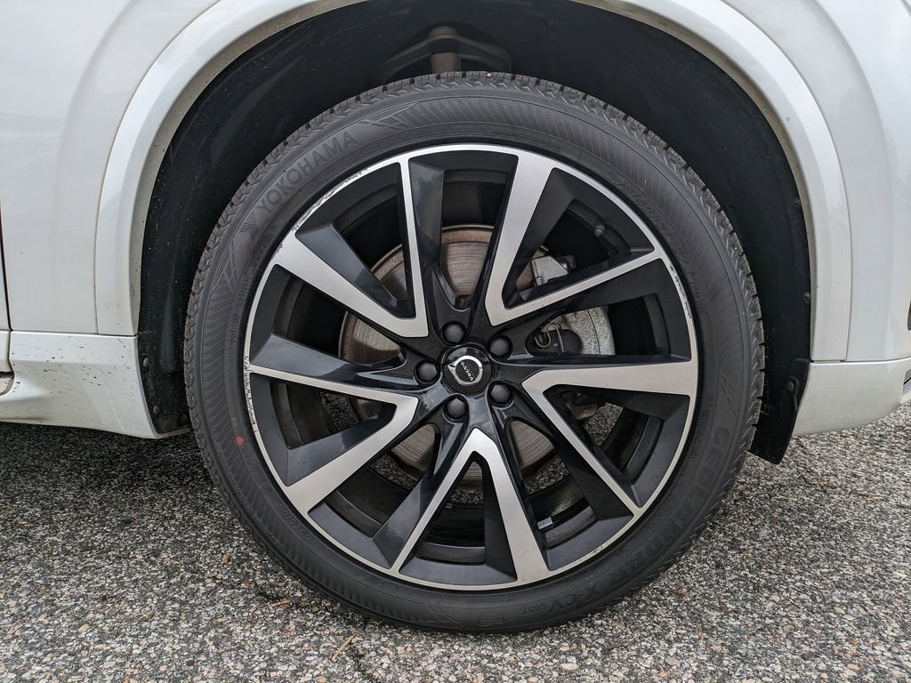Certified 2022 Volvo XC90 T6 Momentum w/ Advanced Package image 11
