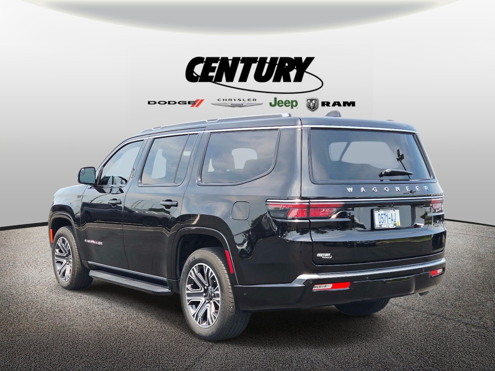 Used 2025 Jeep Wagoneer 4WD w/ Convenience Group I image 6
