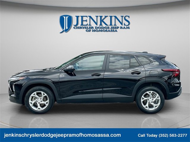 Used 2024 Chevrolet Trax LS w/ LS Convenience Package image 5