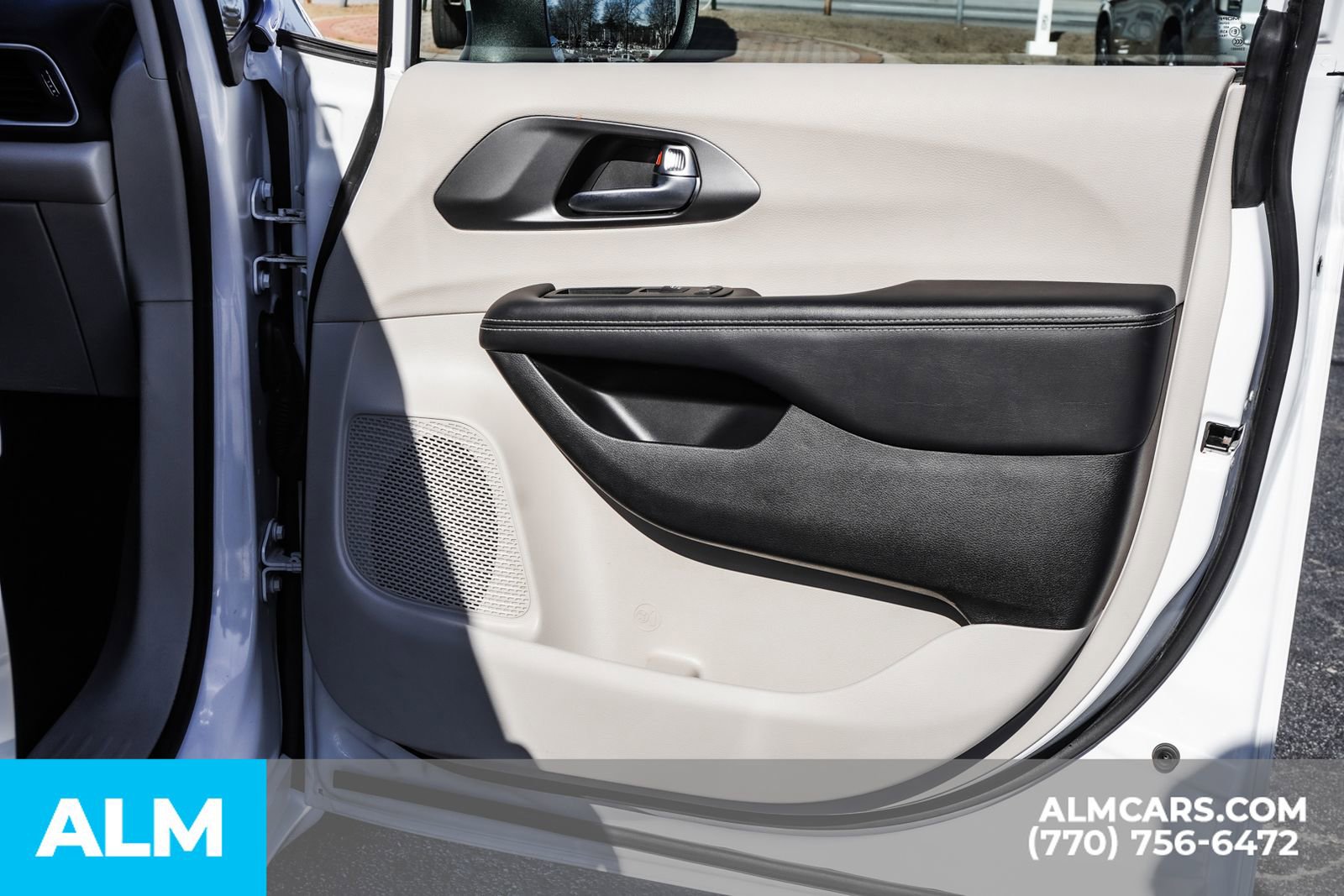 Used 2023 Chrysler Pacifica Touring-L image 46