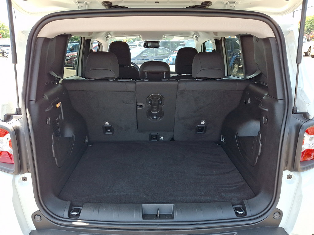 Certified 2022 Jeep Renegade Latitude w/ Convenience Group AWD/4WD image 18