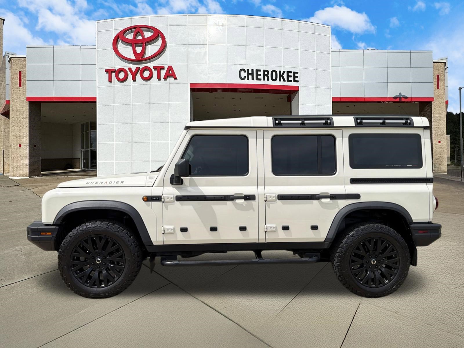 Used 2024 INEOS Grenadier Fieldmaster Edition image 8