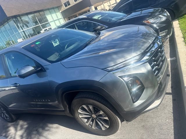Used 2025 Chevrolet Equinox LT w/ Safety and Technology Package FWD image 4