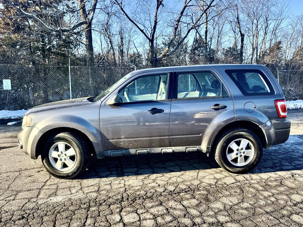 Used 2009 Ford Escape XLS image 2