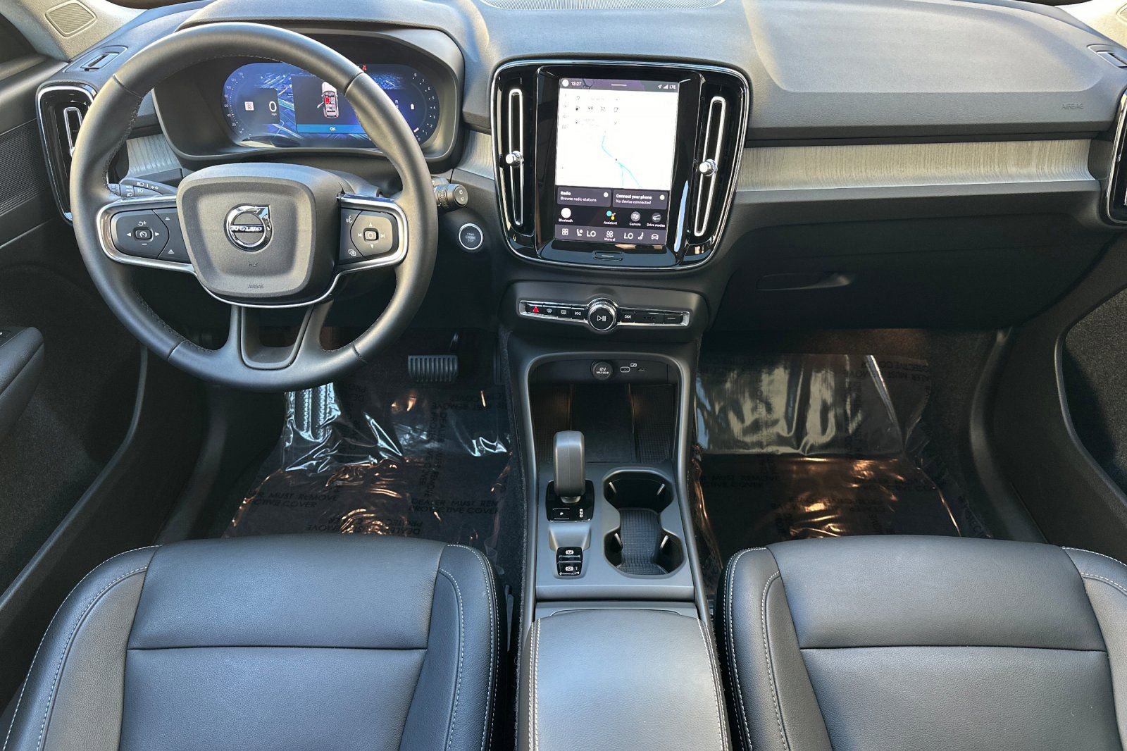 Used 2025 Volvo XC40 B5 Core AWD/4WD image 3