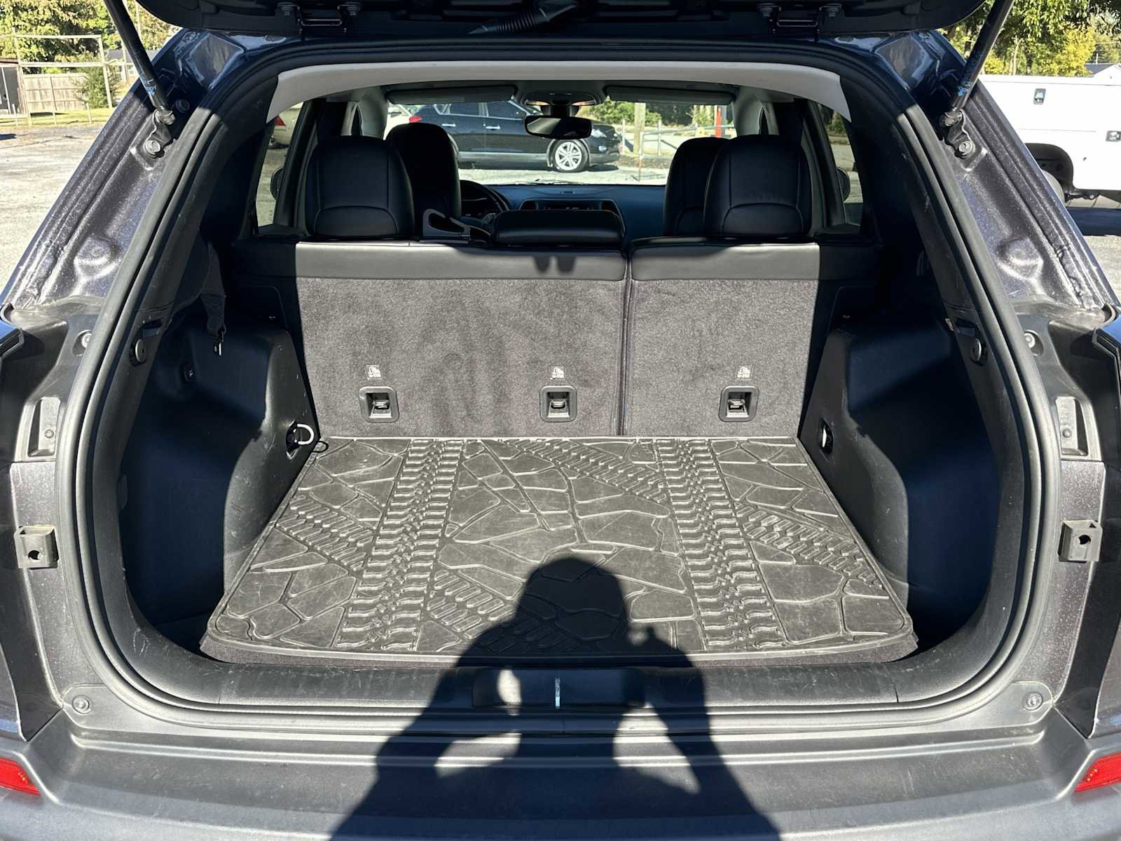 Used 2020 Jeep Cherokee Trailhawk image 18