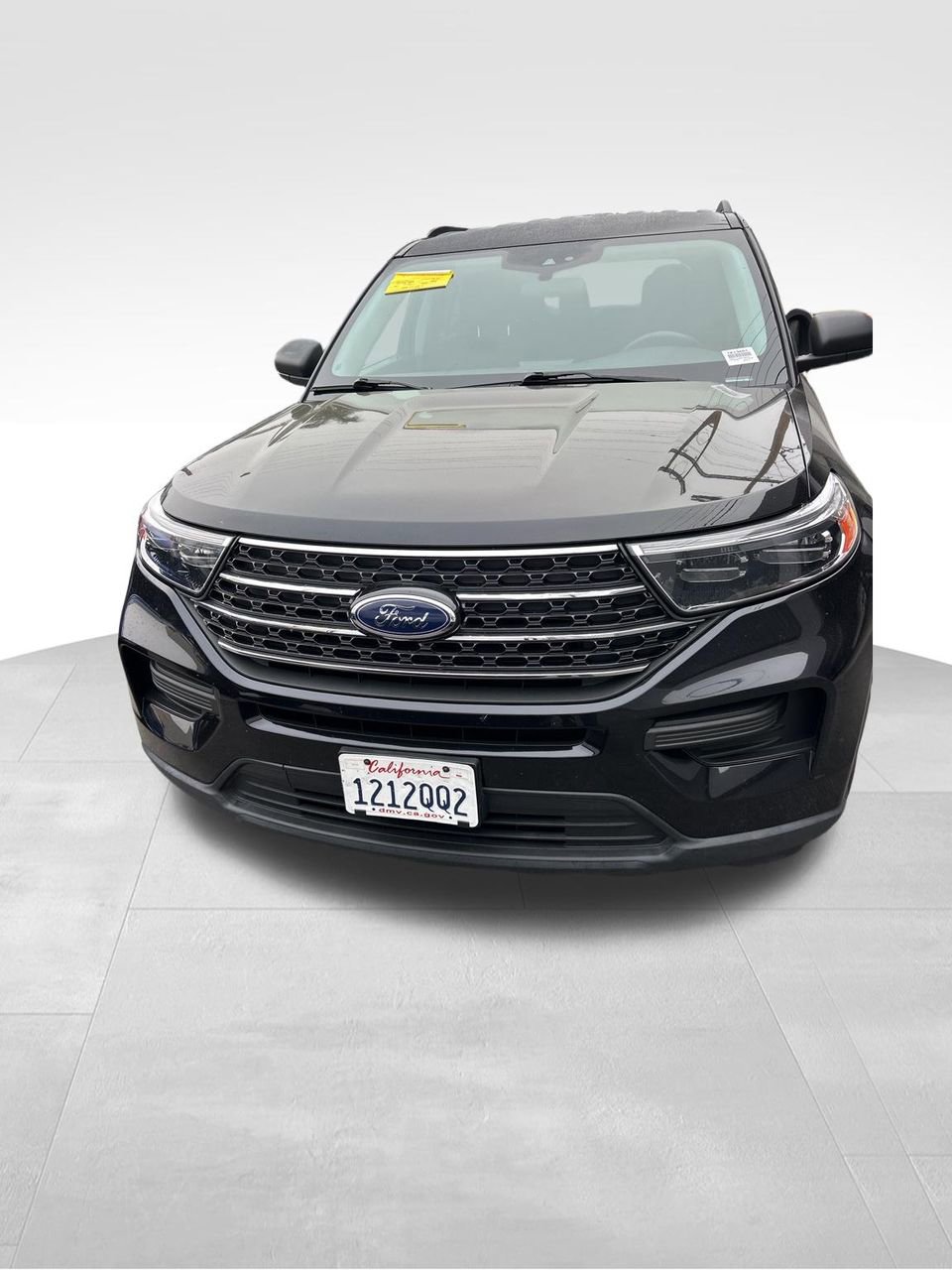 Used 2021 Ford Explorer XLT image 2