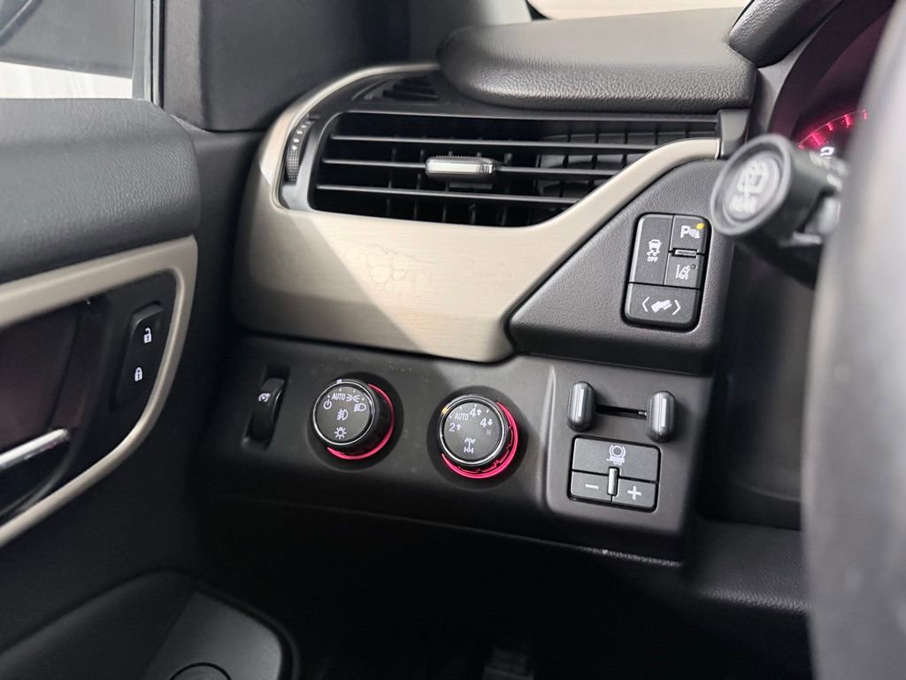 Used 2015 GMC Yukon XL Denali w/ Open Road Package AWD/4WD image 22