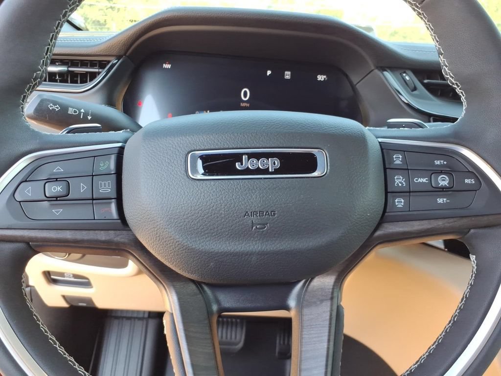 Used 2026 Jeep Grand Cherokee L Limited AWD/4WD image 9