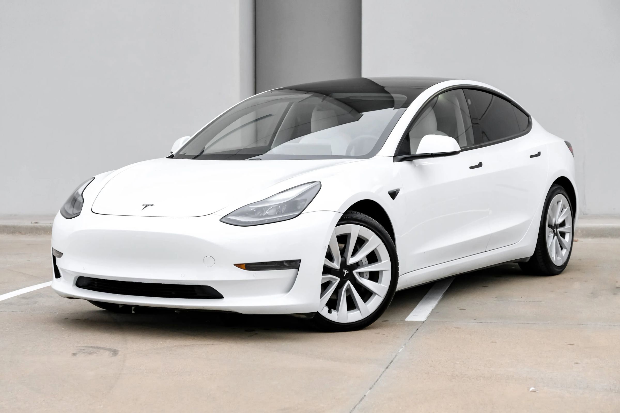 Used 2021 Tesla Model 3 Standard Range Plus RWD image 11