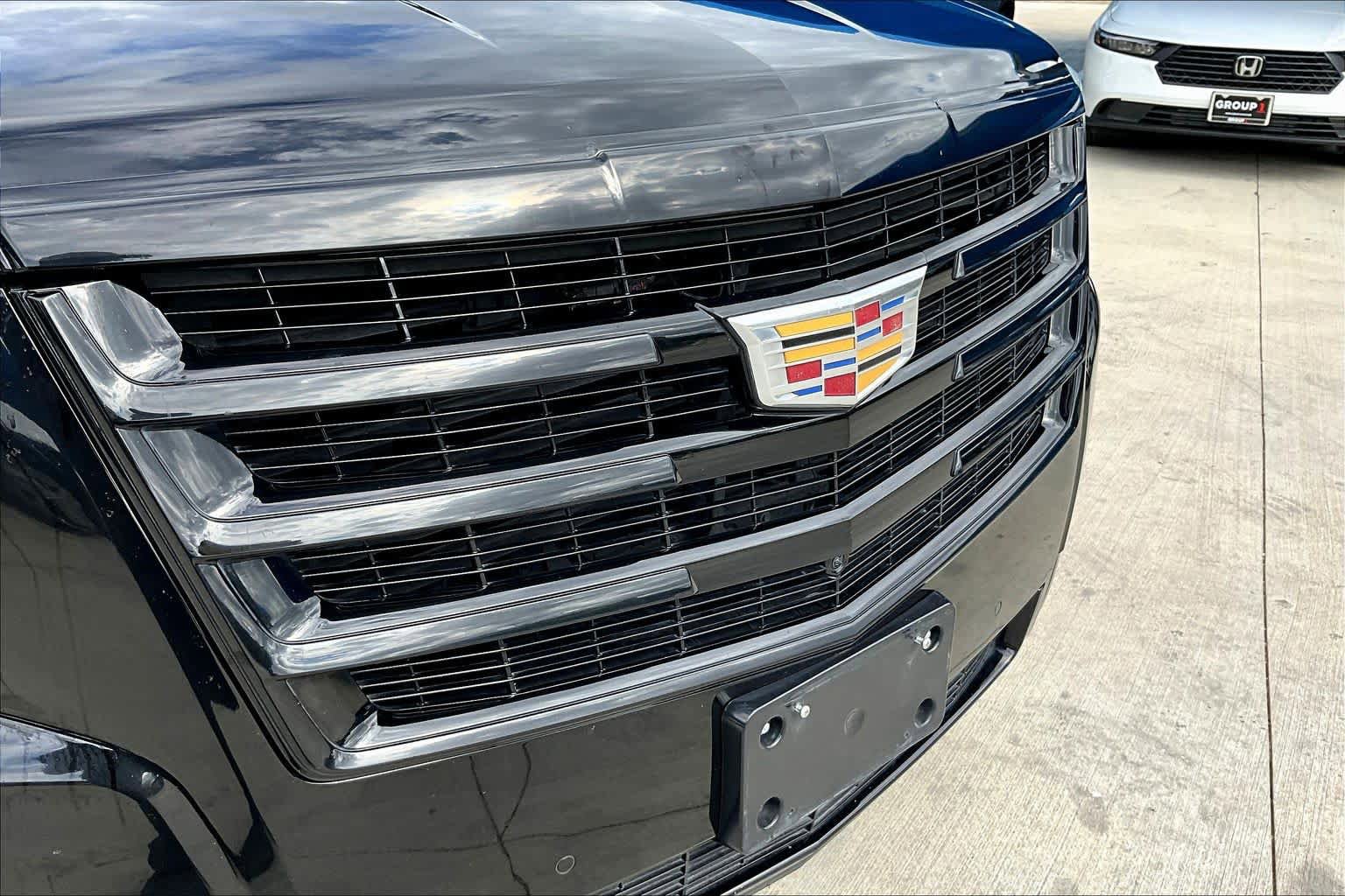 Used 2020 Cadillac Escalade ESV Luxury w/ Escalade Sport Edition AWD/4WD image 30