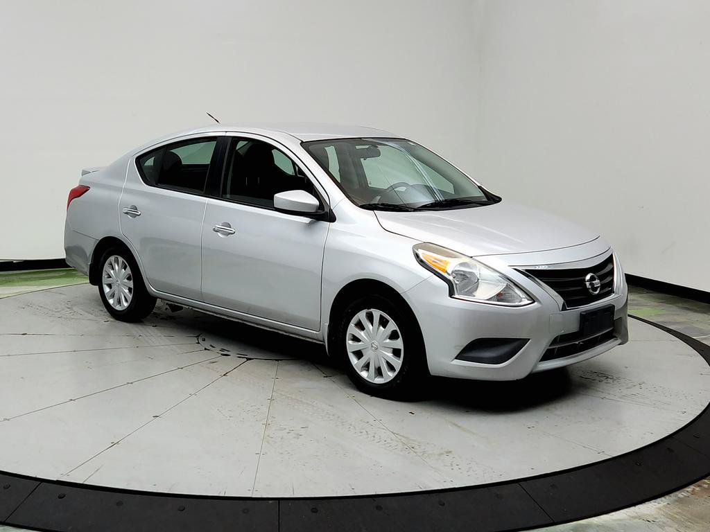 Used 2016 Nissan Versa SV FWD image 3