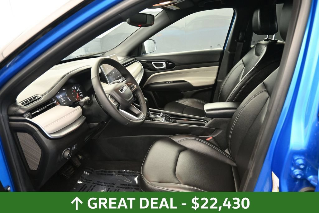 Used 2025 Jeep Compass Limited AWD/4WD image 17