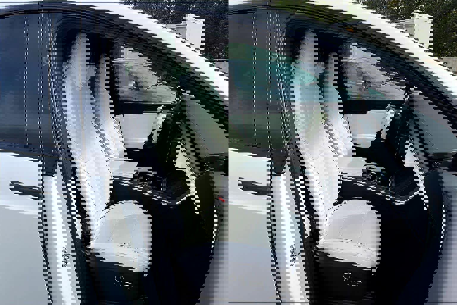 Used 2022 Tesla Model X Plaid image 8