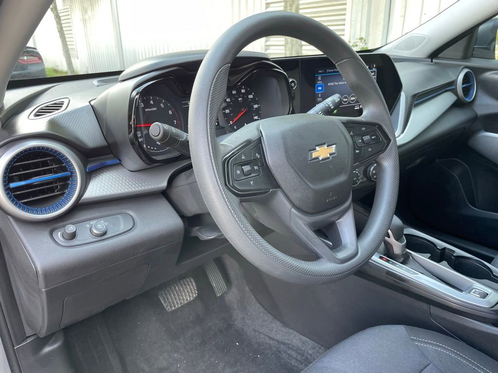 Used 2025 Chevrolet Trax LS image 10