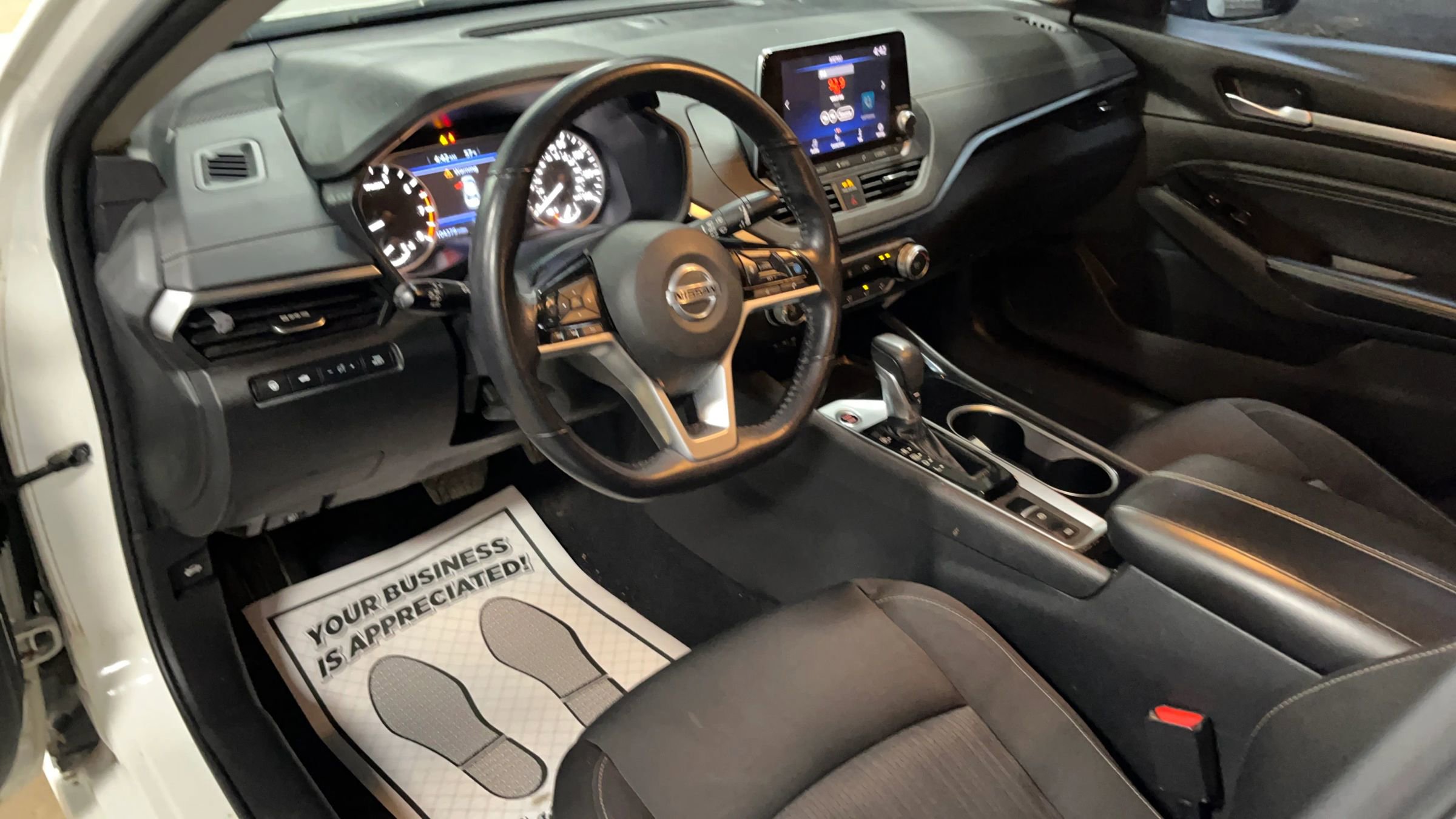 Used 2021 Nissan Altima 2.5 SV w/ SV Premium Package image 2