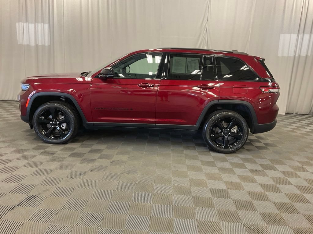 Used 2024 Jeep Grand Cherokee Altitude AWD/4WD image 8