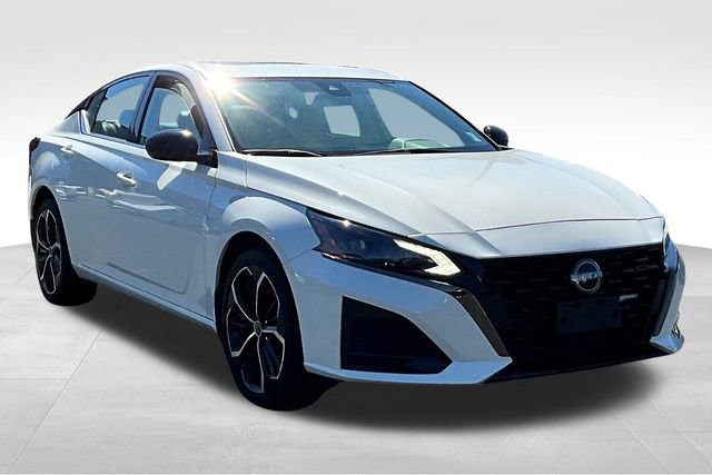 Used 2023 Nissan Altima 2.5 SR w/ SR Premium Package