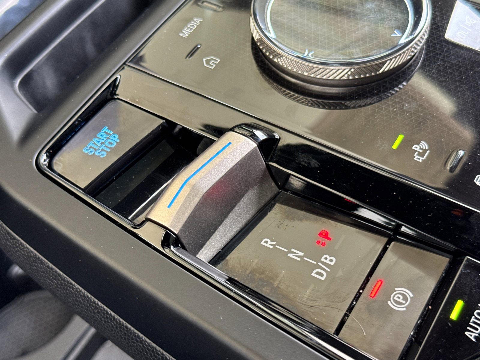 Used 2024 BMW iX xDrive50 w/ Premium Package image 26