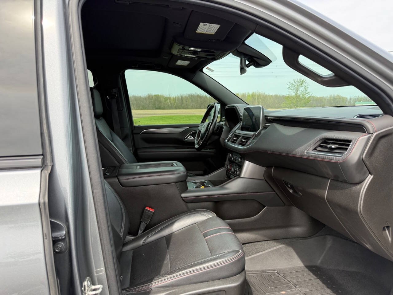 Used 2021 Chevrolet Suburban RST w/ Luxury Package AWD/4WD image 18