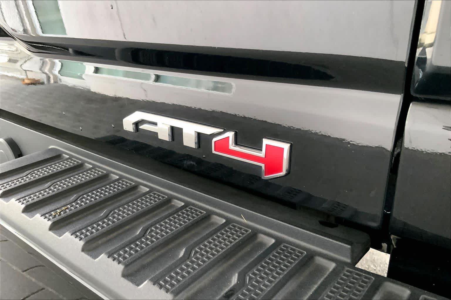 Used 2025 GMC Sierra 2500 AT4 w/ AT4 Premium Plus Package AWD/4WD image 10