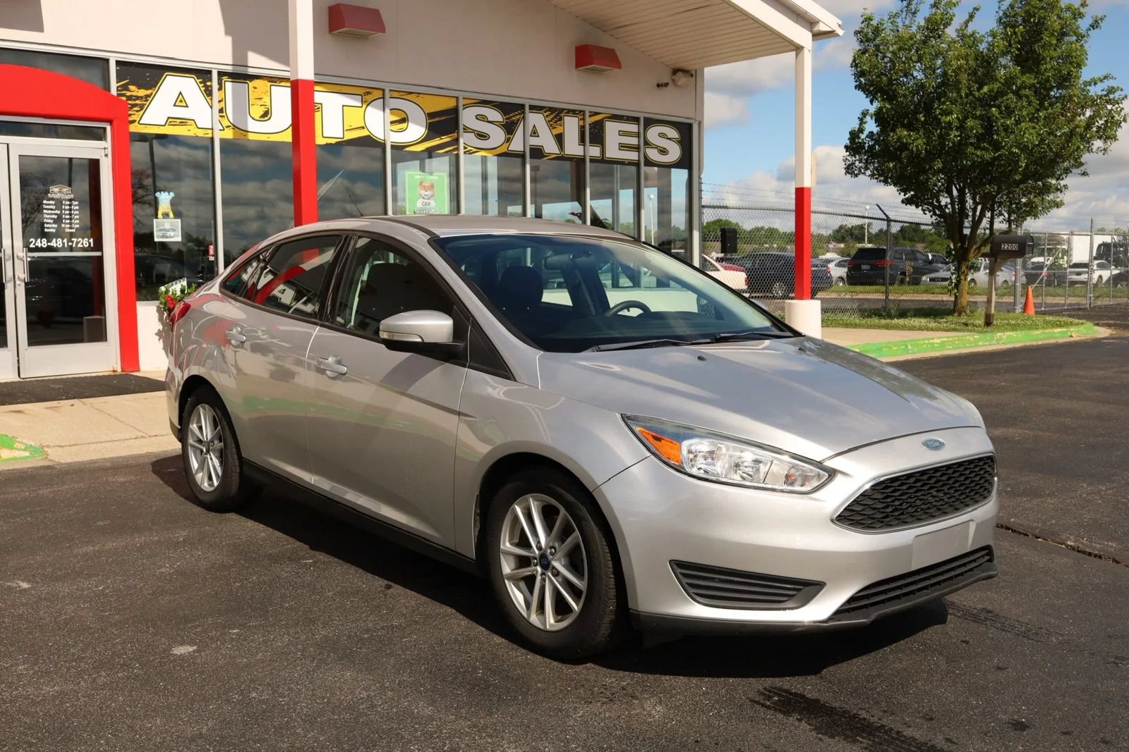 Used 2017 Ford Focus SE FWD image 4