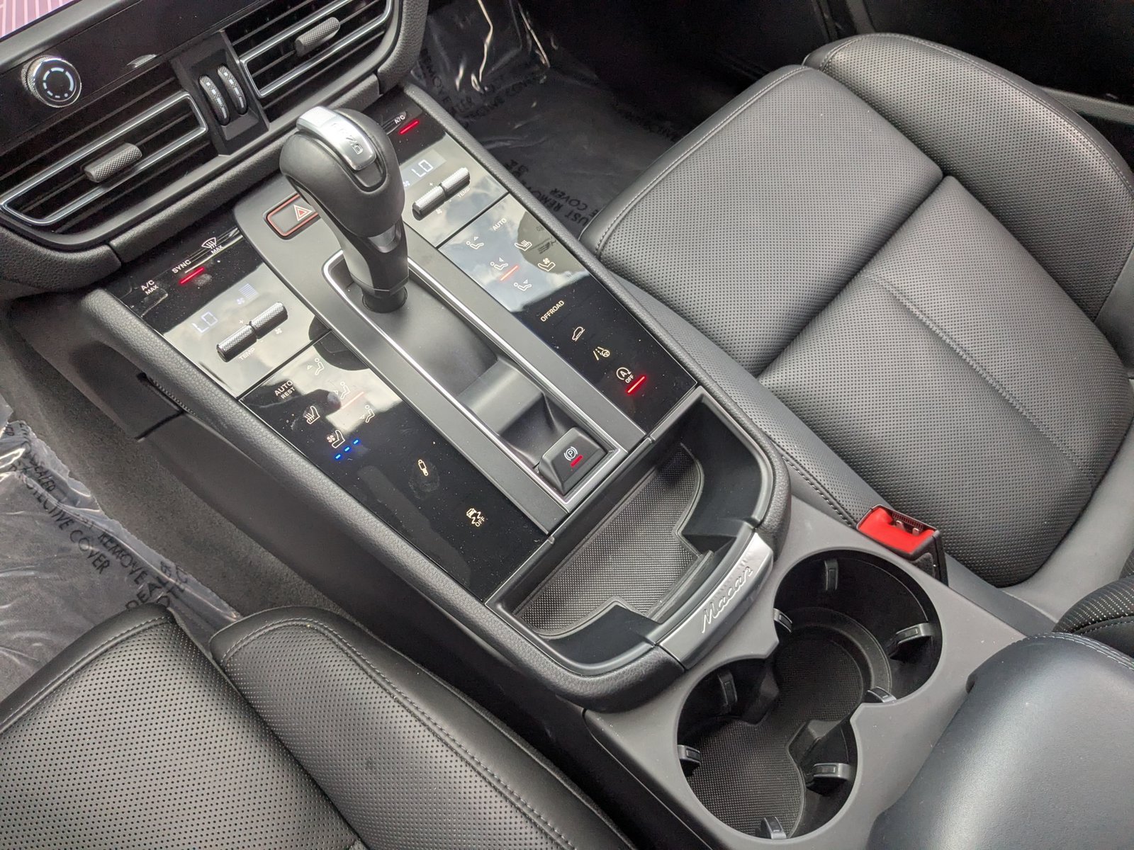 Certified 2023 Porsche Macan Turbo AWD/4WD image 21