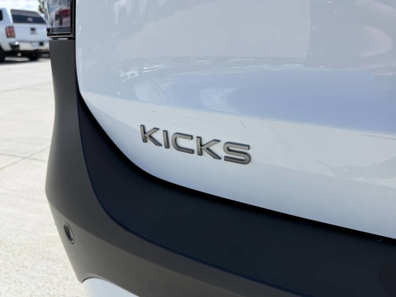 Used 2025 Nissan Kicks S image 9