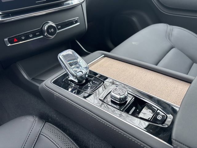 New 2026 Volvo XC90 B6 Plus w/ Protection Package Premier AWD/4WD image 14