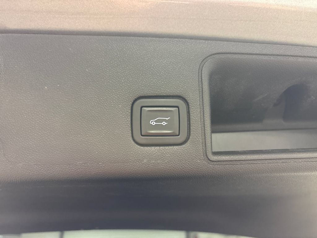 Used 2023 GMC Terrain SLE w/ Driver Convenience Package FWD image 20