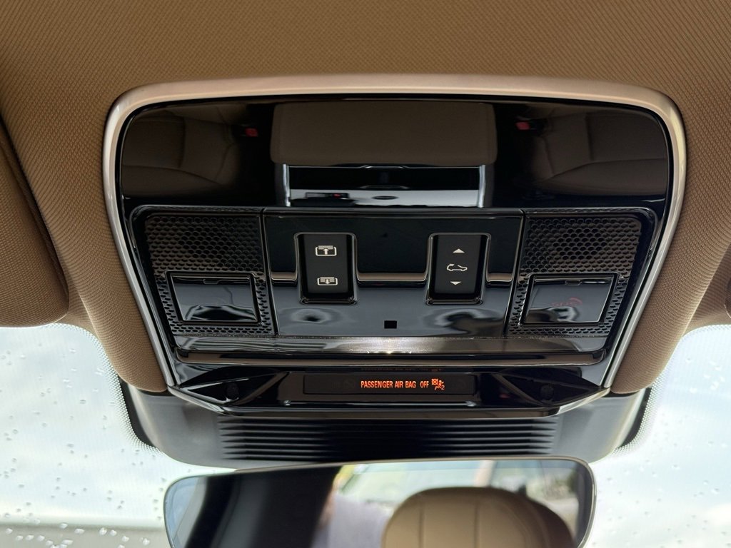 New 2025 Land Rover Range Rover Long Wheelbase SE image 22
