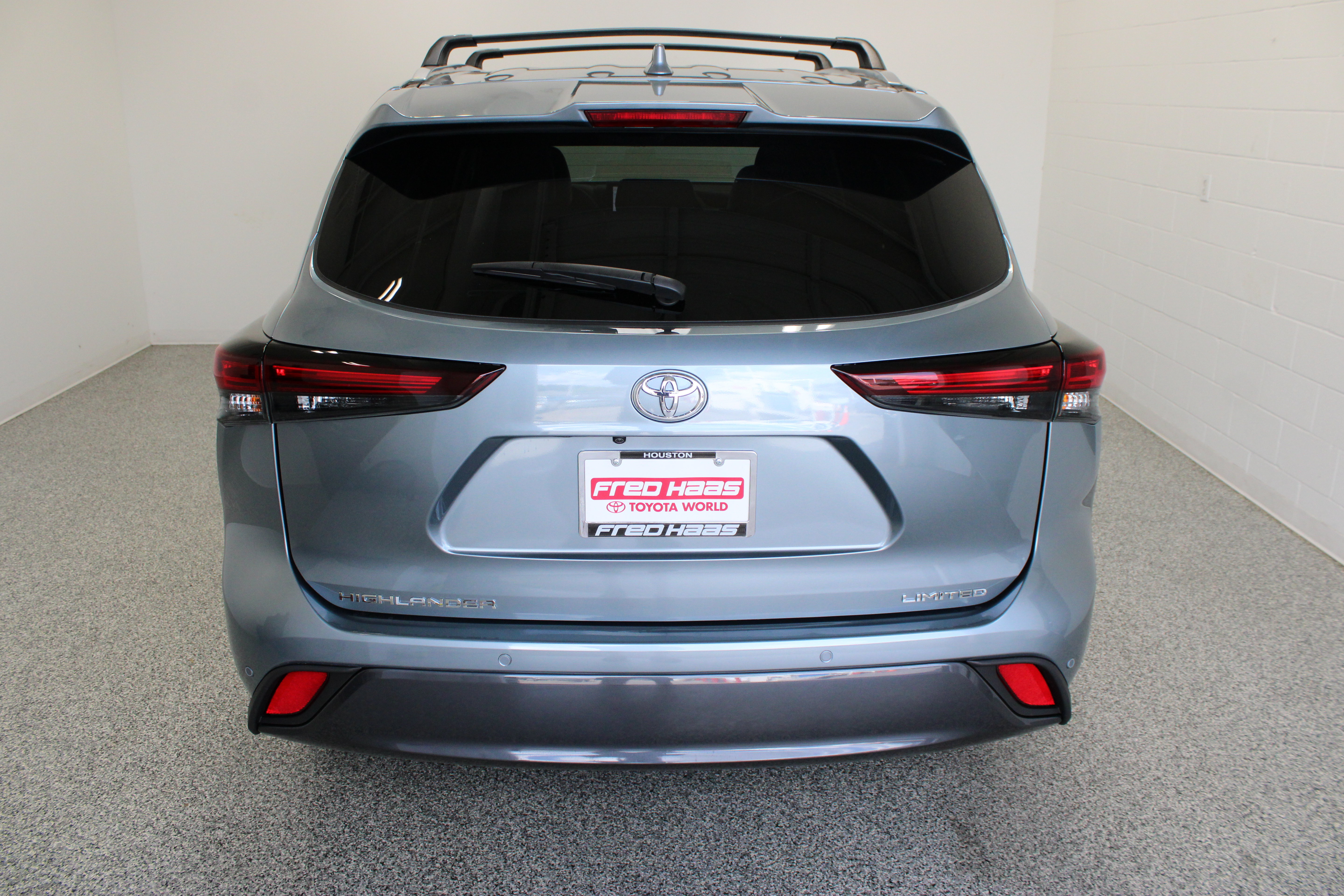 Used 2024 Toyota Highlander Limited FWD image 8