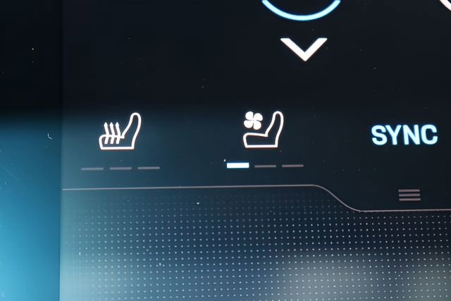 Used 2022 Porsche Taycan image 23